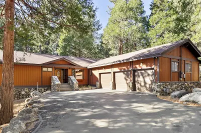 레이크 타호 패밀리 홈, 핫텁 및 게임룸 있음 Panache 주변 호텔