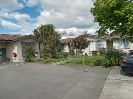 แอดไมรัล โมเต็ล