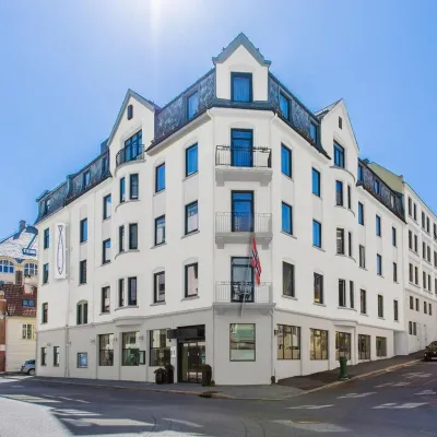 Hemen hotel Отели рядом с достопримечательностью «Музей проказы»