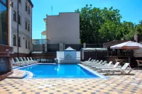 Krokus Plaza Hotel - Pools