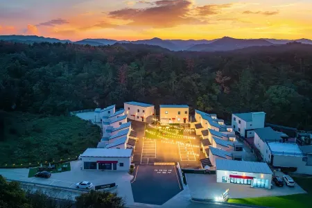 Pohang Stay Tikitaka Private Pool Villa Отели рядом с Аэропорт Пхохан