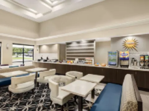La Quinta Inn & Suites by Wyndham Newark - Elkton Hotels in Elkton