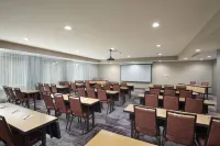 亞特蘭大麥克多諾萬怡酒店 - 停車場