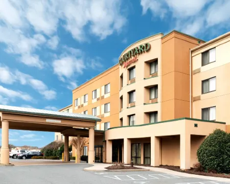 Courtyard by Marriott Salisbury ソールズベリーのホテル