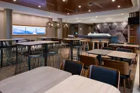 SpringHill Suites Kansas City Northeast - breakfast