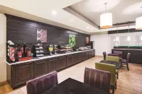 La Quinta Inn & Suites by Wyndham Beaumont West - 朝食