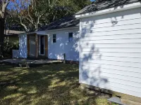 The cozy Mermaid Manor is located close to area beaches and all area attractions Hotele w: Morehead City