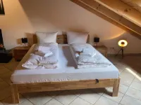 Schöne Ferienwohnung "hubertus" im Dachgeschoss Hotels in Holzkirchen