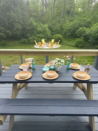 Berkshires Ski House on Lake Garfield w/HT Near Great Barrington Отели рядом с достопримечательностью «Bidwell House Museum»