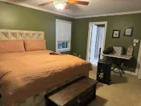 4-bedroom vacation home 7 minutes from High Point University - balcony
