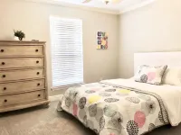 2300sqft Spacious and Functional Cul-de-Sac Gem Near I-10 Hotels near Gateway Church of Christ