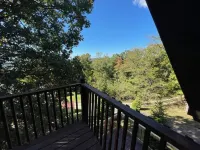 Hillside Hideaway in Marietta, OH:  4 beds, 2 baths, stunning views! Hotels in Marietta