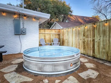5mins to Kyle Field, 5BR w Private Backyard & Pool