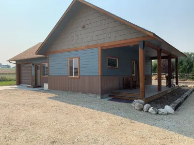The Guest House at Rod and Rifle Ranch Hotels near Calvary Chapel Bitterroot Valley