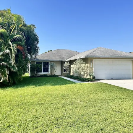 Family-friendly home near Downtown, Stadium, & Beaches.