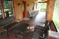 Beautiful home on 5 acres with horse barn in the scenic Black Hills! فنادق في West Pennington