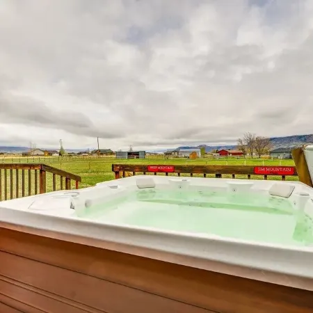 Cody retreat with a view and hot tub