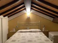 MANDOLATA - cottage with garden, shared pool, private veranda Hotels in Gallicano
