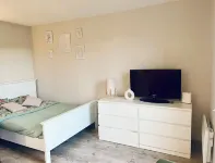 Charmant Studio Lumineux Avec vue Panoramique Proche du Centre Ville Historique Chartreuse de Villeneuve lez Avignon附近的飯店