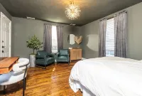 The quaintest, beautifully updated 1920's Mid-Century Boho Bungalow in Memphis