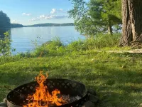 Quaint lakefront cabin Hotels in Lenroot