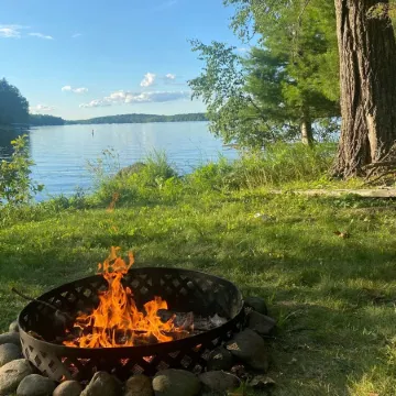 Quaint lakefront cabin