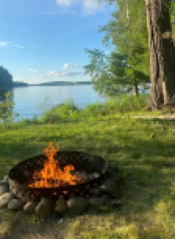 Quaint lakefront cabin