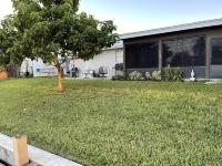 Cozy Water Front 2 bedroom 2 bathroom Home with Lake Access