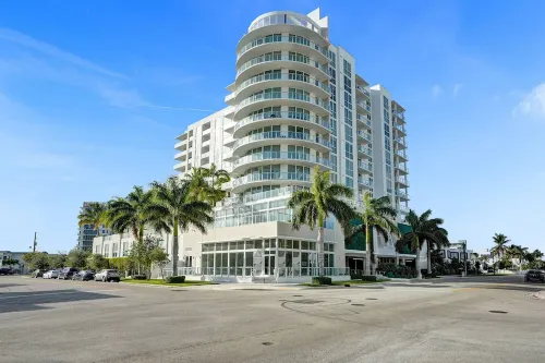 Luxury Condo On The Beach. Huge Private Balcony. 5-Star Amenities