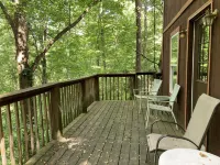 Hocking Hills Serenity Chalet with Hot tub!