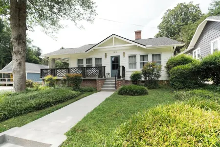 Historic bungalow less than a mile from downtown on greenway trail