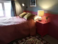 Croyde cottage with direct access to beach path, close to pubs and shops. Hotels in Croyde