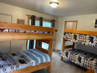 Big Bear Dream Cabin, Jacuzzi, Comfy Beds, Big TVs