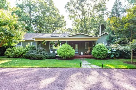 Oasis heaven close to everything you need! Отели в г. Спрингс