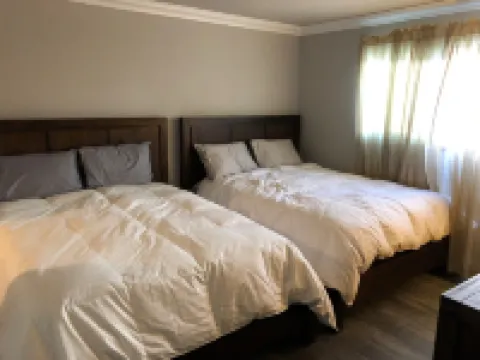 Walk to Beach & Harbor 1 - Lantern District