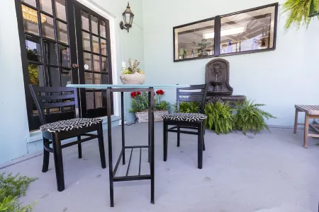 2 bedroom downstairs The Henry House and Queen pull out sofa