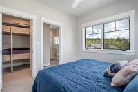 Cozy Downtown Condo with Jacuzzi 5 Min from Resort