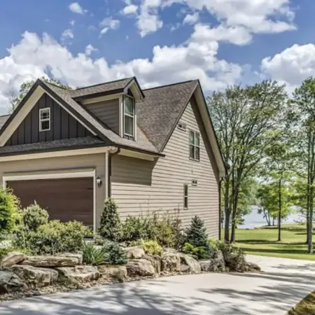 LAKEFRONT HOME ON WATTS BARR LAKE WITH BOAT DOCK