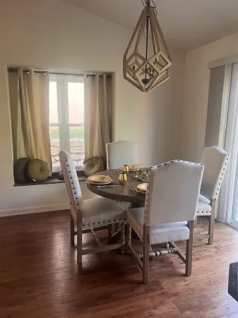 Excellent three bedroom two bath condo close to KU campus Отели рядом с достопримечательностью «Университет Канзаса»