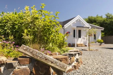 Sandymouth Lodge - Peaceful Spot Close to Sandy Beaches