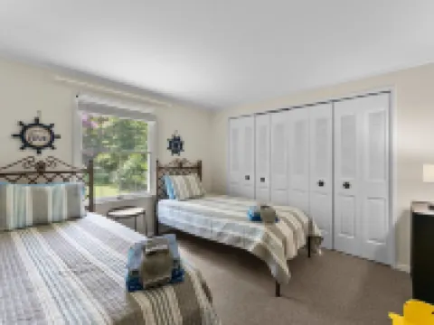 The Beach Retreat is a cozy beach Villa with Hottub overlooking a private beach. Hotels in Cople