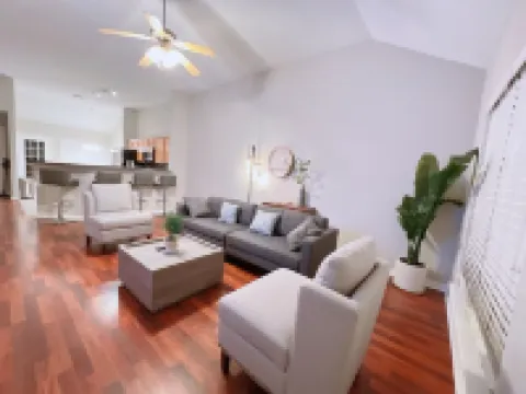 Cozy Home~HotTub~120" LaserTV