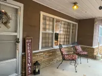 The Glad House 4bedrms 2 bath!