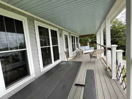 Lowell's Getaway.  Kayaking, beaches, dining and AC from this water view home.