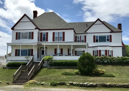 Diane Cottage, York Manor, Short Sands Beach - 2-Star