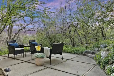 Now Discounted Nov & Dec Dates! - One of a Kind Retreat with Private Creek!