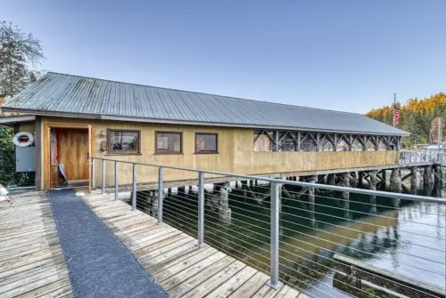 Historic Charming Boat in Downtown Harbor