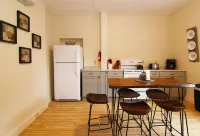 Renovated downtown Bar Harbor apartment, park and walk to shops and restaurants.