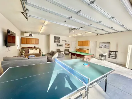 Perfect Lake House to gather with Friends and Family. Come make some memories!!