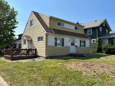 Scenic Hiking in Cuyahoga Valley National Park! 3Br House, Central Air & Laundry Отели в г. Акрон